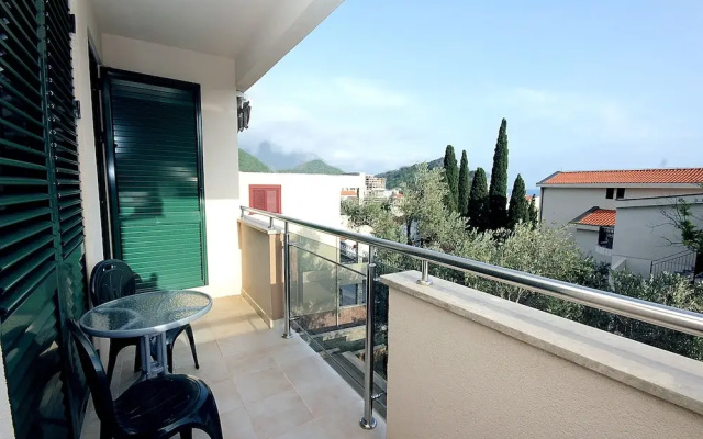 Apartments Mirista