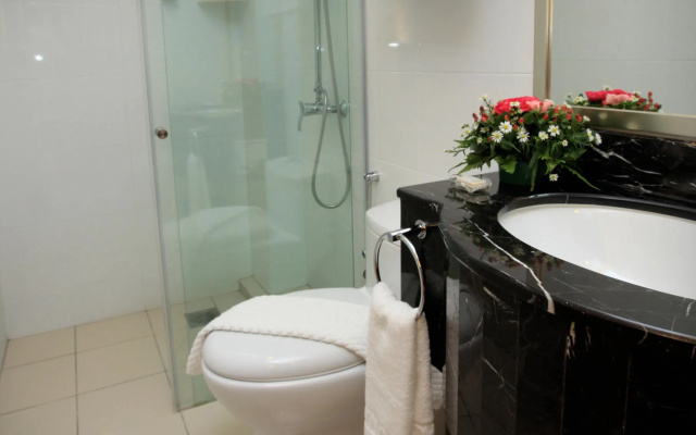 Crown Garden Hotel