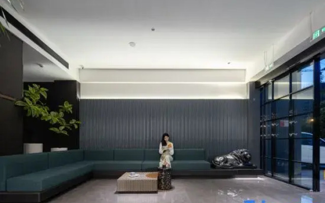 Yiduo Yunpin Hotel (Sanya High-Speed Railway Station)