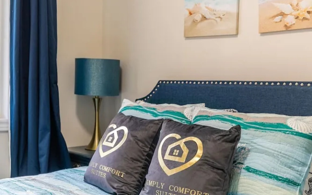 GLOBALSTAY. Modern Lake Ontario Townhomes