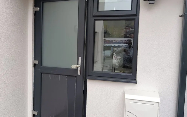 High Wycombe - 1bed Apartment - Sleeps 3 - Parking