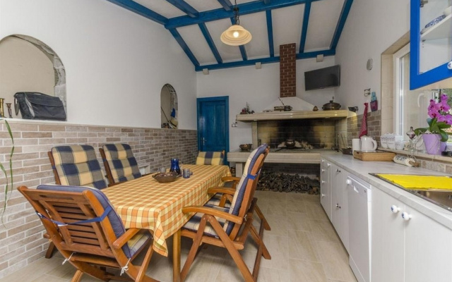 Apartment Lemar - parking and barbecue: A5 YELLOW SKY Bol, Island Brac