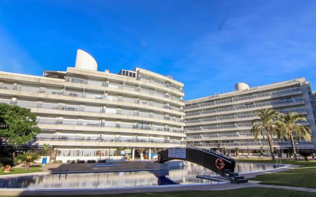 Отель Apartamentos S'Abanell Central Park Испания, Бланес - отзывы, цены и фото номеров - забронировать отель Apartamentos S'Abanell Central Park онлайн вид на фасад