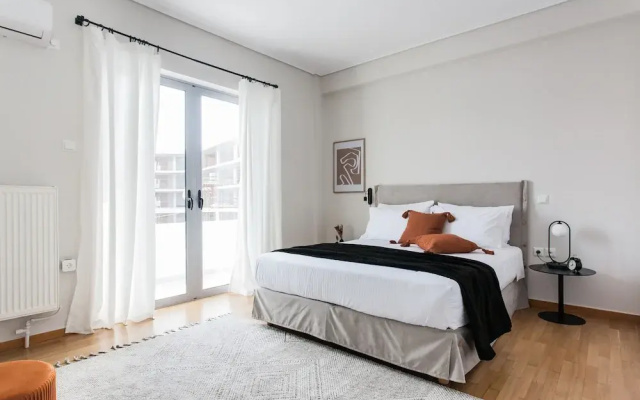 Spacious & Airy 1 Bedroom Apartment near HELEXPO