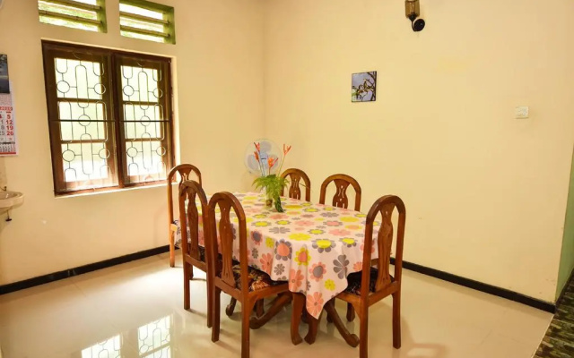 Deniyawatta Bungalow