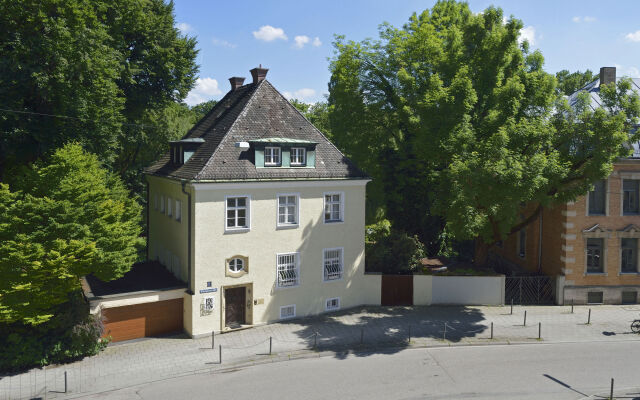 Отель Frederics Residenz Am Englischen Garten Мюнхен вид на фасад