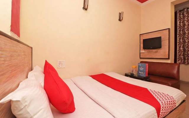 OYO 27596 Hotel Parkash Dx