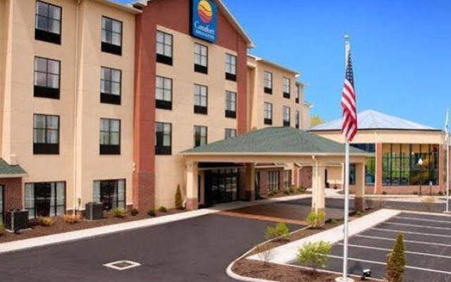 Comfort Inn And Suites Kent In Kent United States Of America From