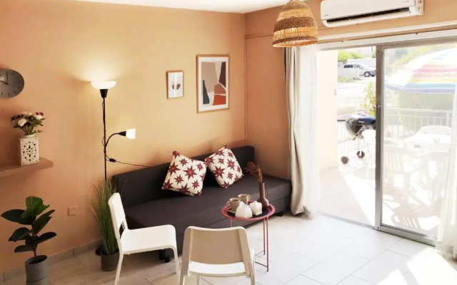 Seaside Maisonette 200M from sea