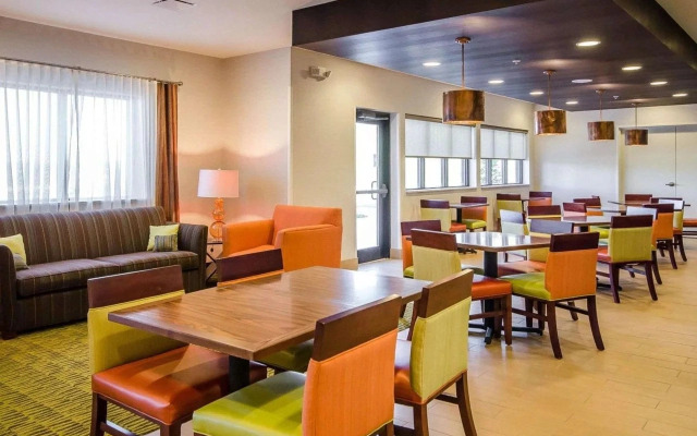 Red Roof Inn & Suites Ferdinand