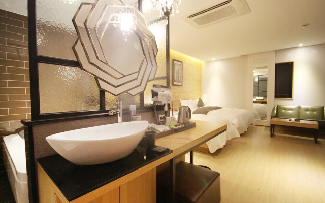 Gunsan CAR Self check-in Motel