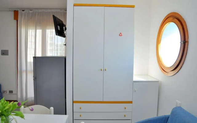 Elegant and Bright Studio Apartment Near the Beach