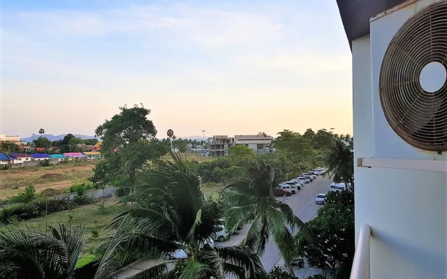 Jomtien Beach Condo - Floor 4 Studio Close to the Beach