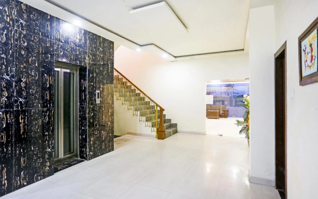 OYO 74366 Hotel Rudra