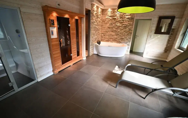 Lovely Holiday Home in Marche-en-Famenne with Hot Tub