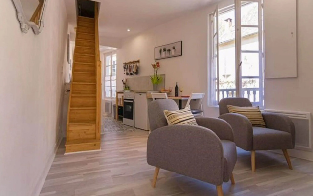 Charming holiday home in Ségur-le-Château with parking