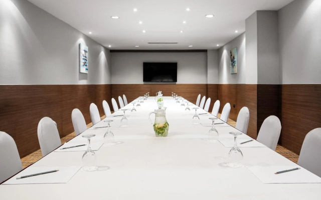 Отель Four Points by Sheraton Dar es Salaam New Africa