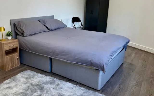 2bed Apartment-sleeps 4, Pets Ok & Balcony