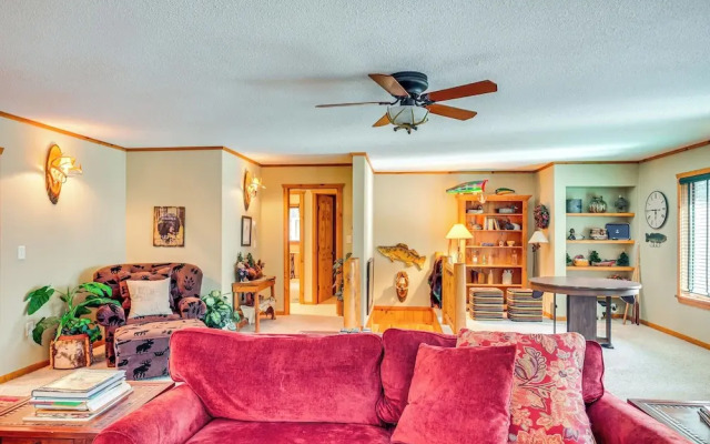 Lake Tomahawk Fall Retreat w/ Foliage & Lake Views