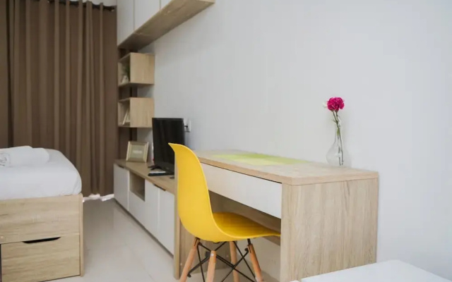 Relaxing Studio Apartment Springwood Residence Tangerang