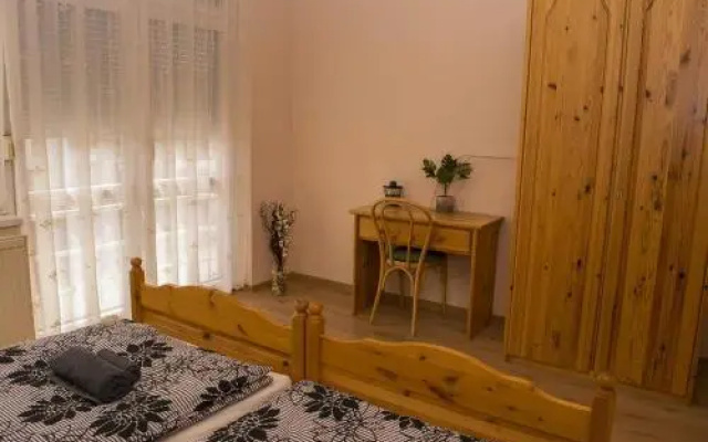 TOLNA VENDéGHáZ