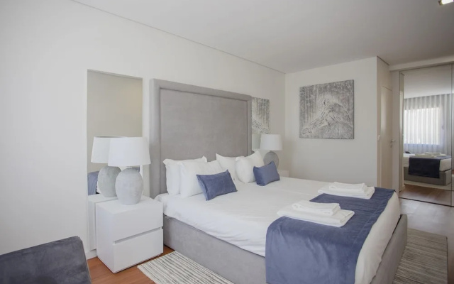 Liiiving - Luxury River View Apartment X