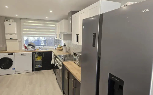 Friendly Retreat at Windermere Way Upto 6 Guests