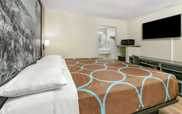 Super 8 by Wyndham Moss Point
