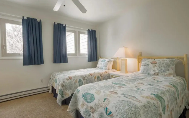 Mariners Court 204