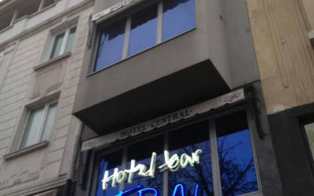 Central Hotel вид на фасад