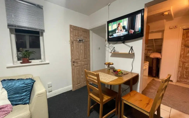 Private Studio Flat Great Location in Manchester