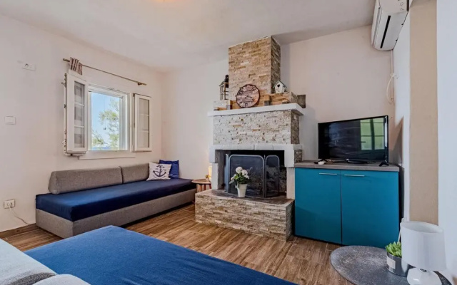 Beautiful Home in Potomje With Wifi and 1 Bedrooms