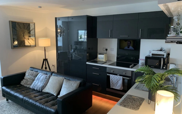 Stunning two bed City Center Apartment