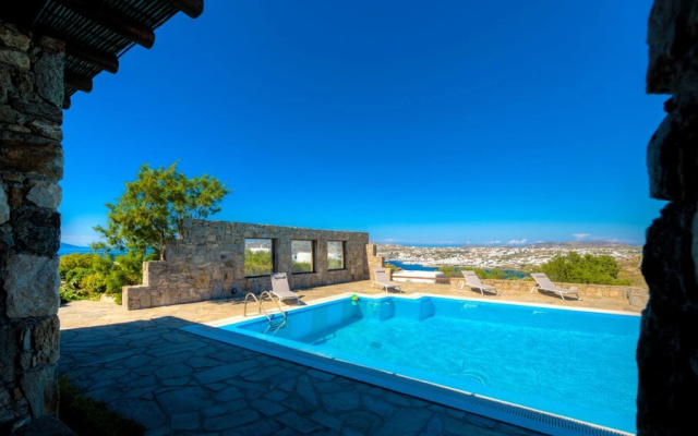 Carmelita Villa by Stylish Stay