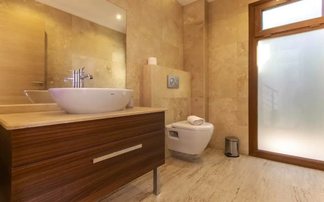 Villa West 2