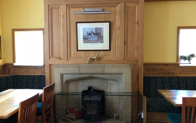 Greyhound Hotel