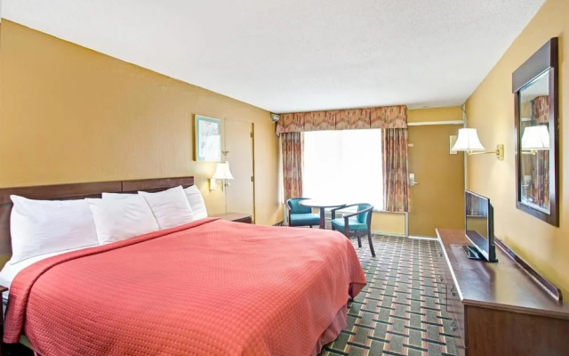 Days Inn Charleston- Airport Coliseum