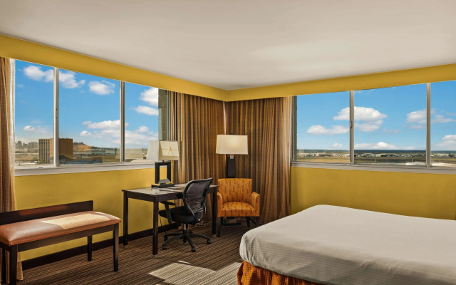 Best Western The Plaza Hotel Honolulu Airport - Free Breakfast