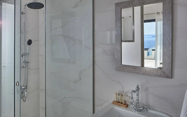 La Maltese Oia Luxury Suites