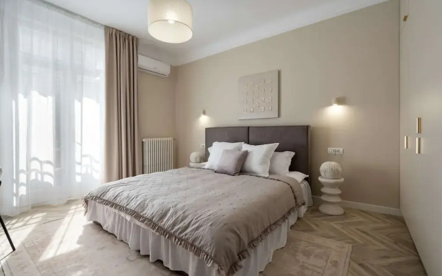 Elegant 3BR Retreat - Steps Away Cismigiu Gardens