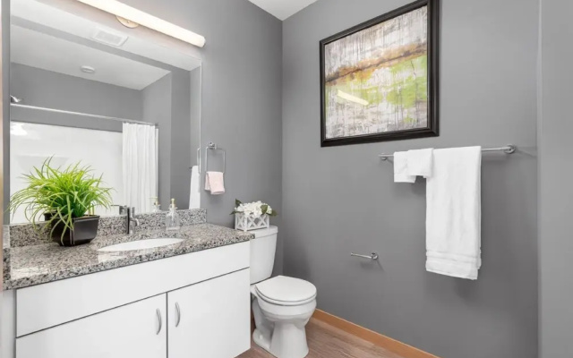 Milwaukee River Suites by Barsala