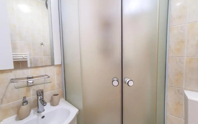 Charming Modern Apartment, Minutes from Downtown
