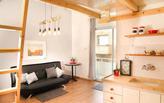 Great studio at the Center of the Center