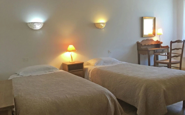 Inviting Villa in Saumane-de-vaucluse With Swimming Pool