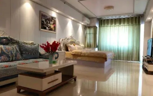 Kaiyiyue Apartment (Qiqihar Wanda Plaza Store)