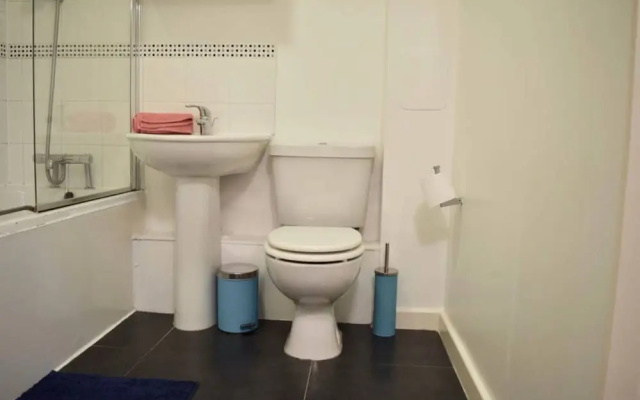 Homely Flat With Balcony in Parsons Green