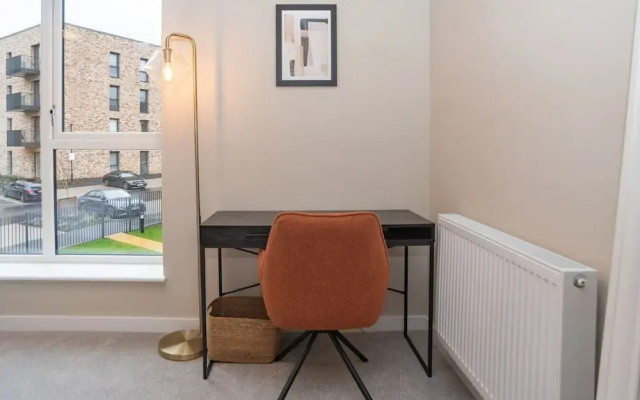 Stunning 3-bedroom Home With Free Parking