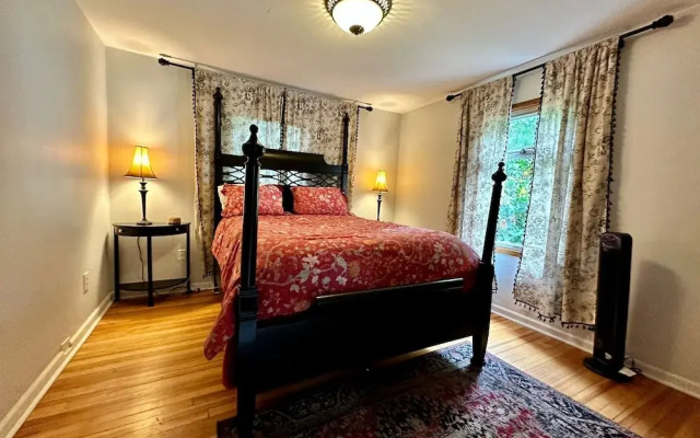 Seattle's Starlight Bungalow