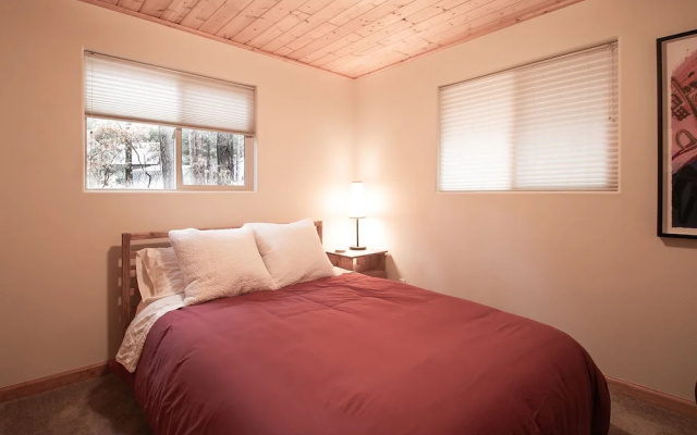 Tivoli Chalet Apartment 3 NW Comfy Cabins