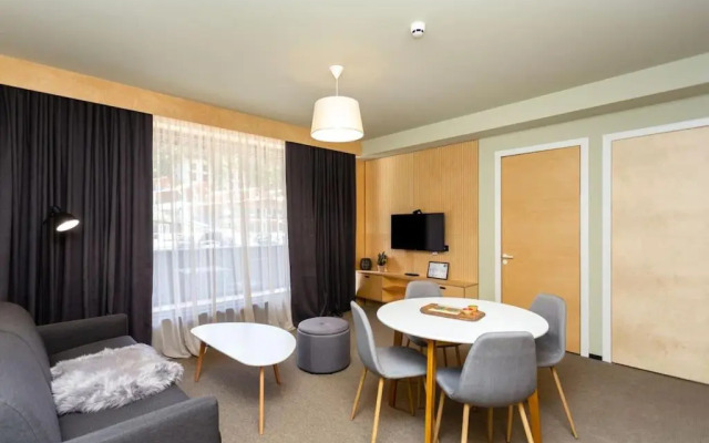 1BR apt with balcony 5 min from Mountain Kokhta